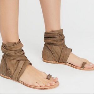 Free People Delaney ankle strappy wrap leather sandals SZ 7. Worn once!